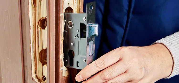 Garage Door Lock Replacement Sainte-Julie